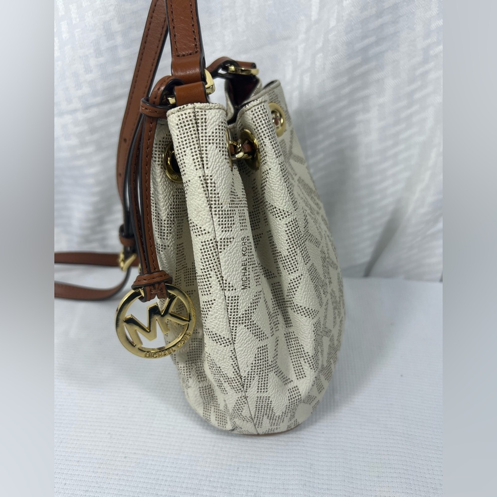 4244: Michael Kors Frankie Signature MK Bucket Bag Vanilla Acorn - Picture 4 of 13